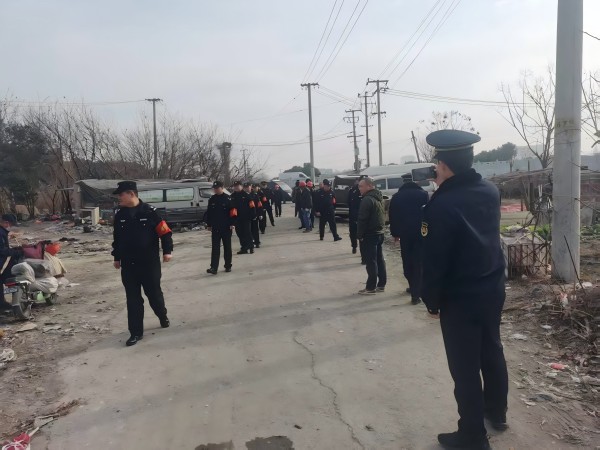 取缔活禽交易 确保一方平安.jpg