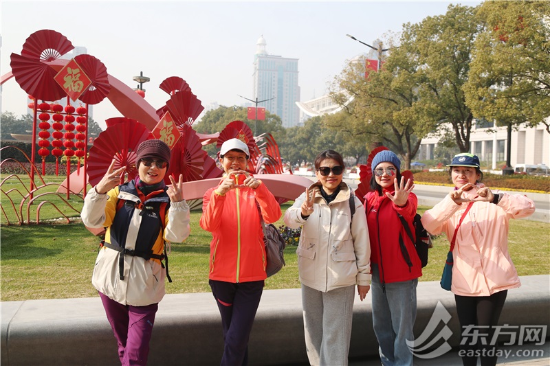 上海陌头春节空气拉满，红红火火迎新年