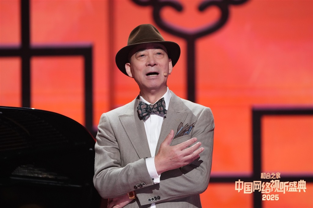 演员、艺术家林栋甫朗诵余光中的《乡愁四韵》