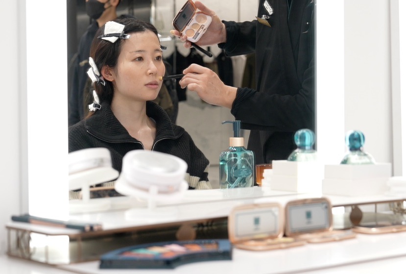 消费者体验“中国妆”