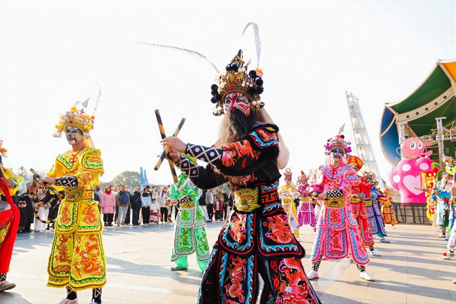 图片说明:上海欢乐谷开启乙巳欢乐中国年 来源:上观新闻