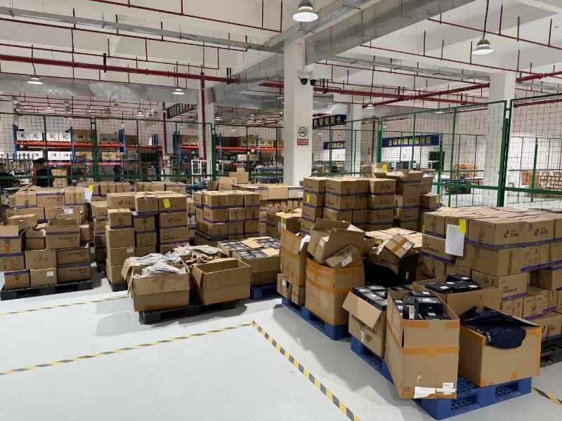 图说:涉事的保税仓现场