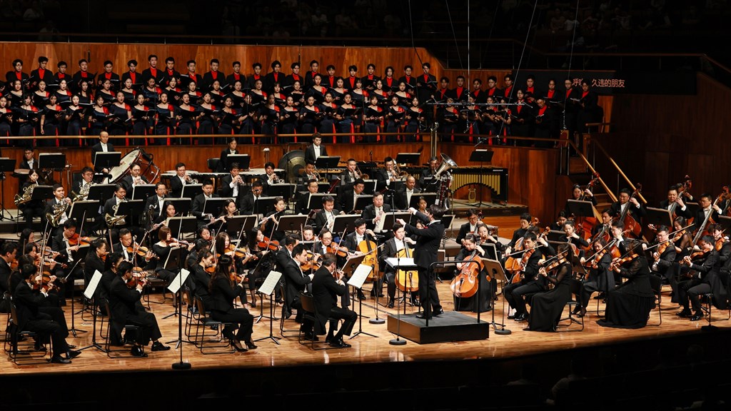 2024年9月27日交响曲《追光》首演音乐会现场 摄影:许磊