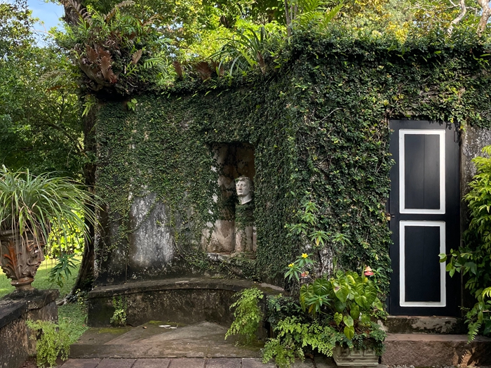 巴瓦崇尚艺术，卢努甘卡庄园与他的其他作品一样，布置了许多艺术品