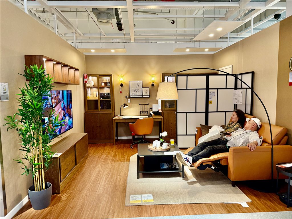 市民体验新增的适老化空间