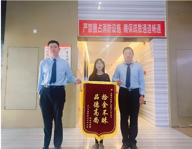 小型服务积累了责任，而在家中施加了热情的行