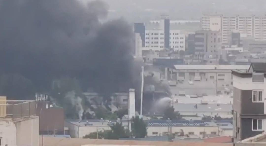 在韩国Gwangju的一家轮胎工厂爆炸的火灾爆炸，韩