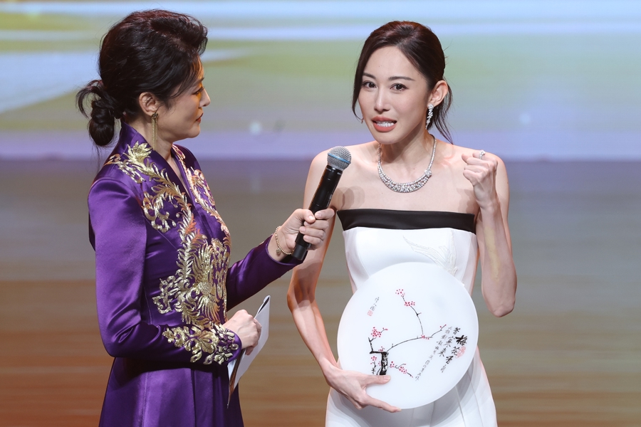 一年前，朱·吉（Jhu Jiejing）在同一地点获得了梅