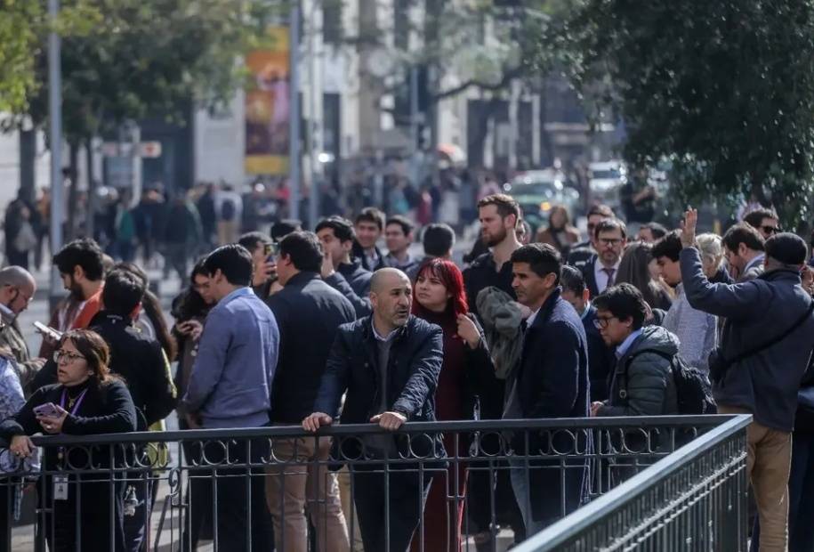 发现了浓烈的气味，许多建筑物（例如智利总统