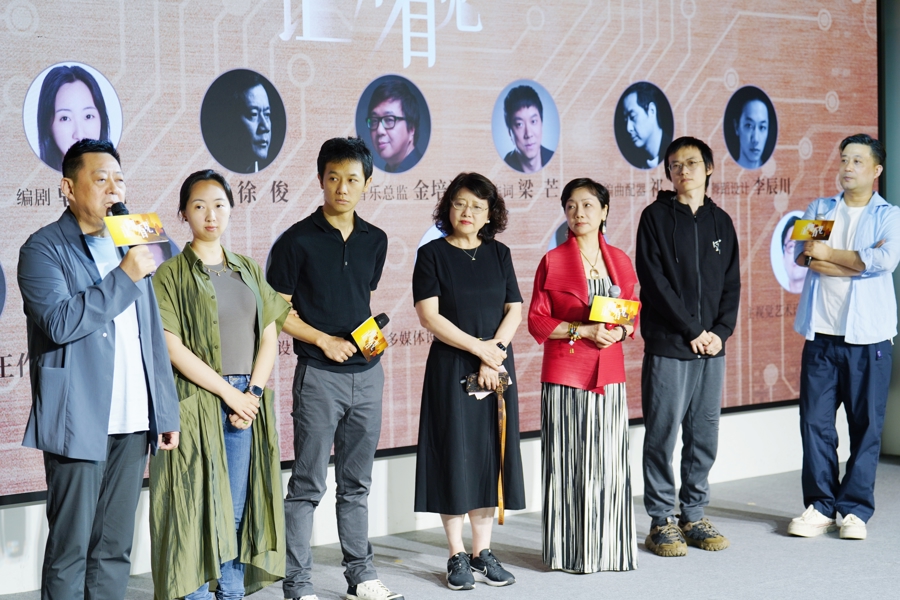 卢·霍伊恩（Lu Huaizhen）和徐朱（Xu Jun）正在共同