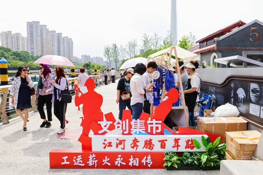 首次以红色为主题的“城市船”连接上海的海滨