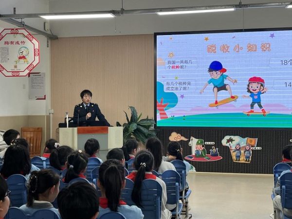税收宣传春季微风在校园里吹来，法律毛毛雨使心脏湿润 - 米光区税务局访问蒸