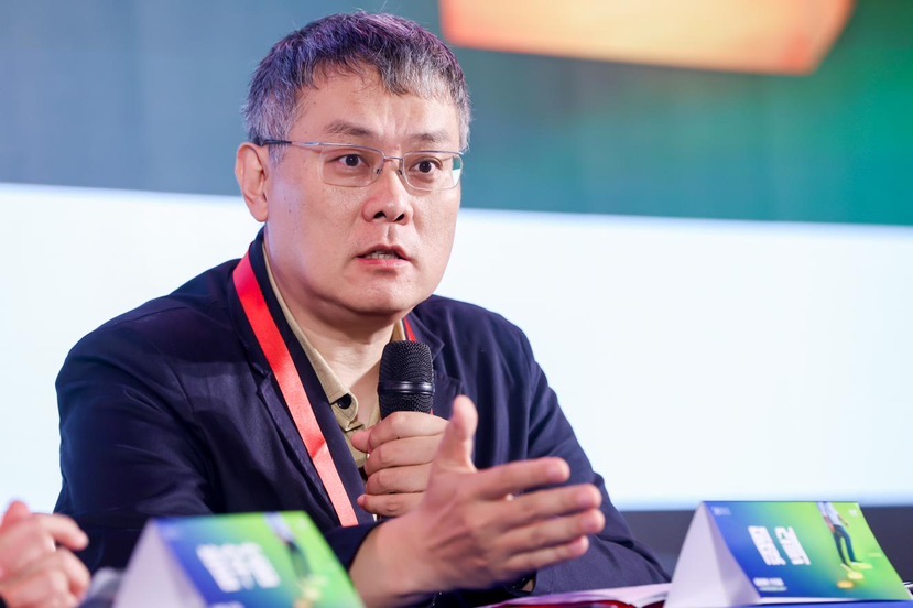 图说:殷剑教授现场发言