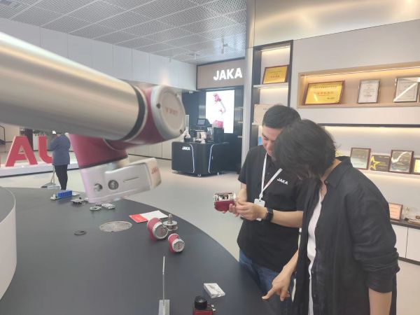 0528_101211582_591.jpg 3.jpg