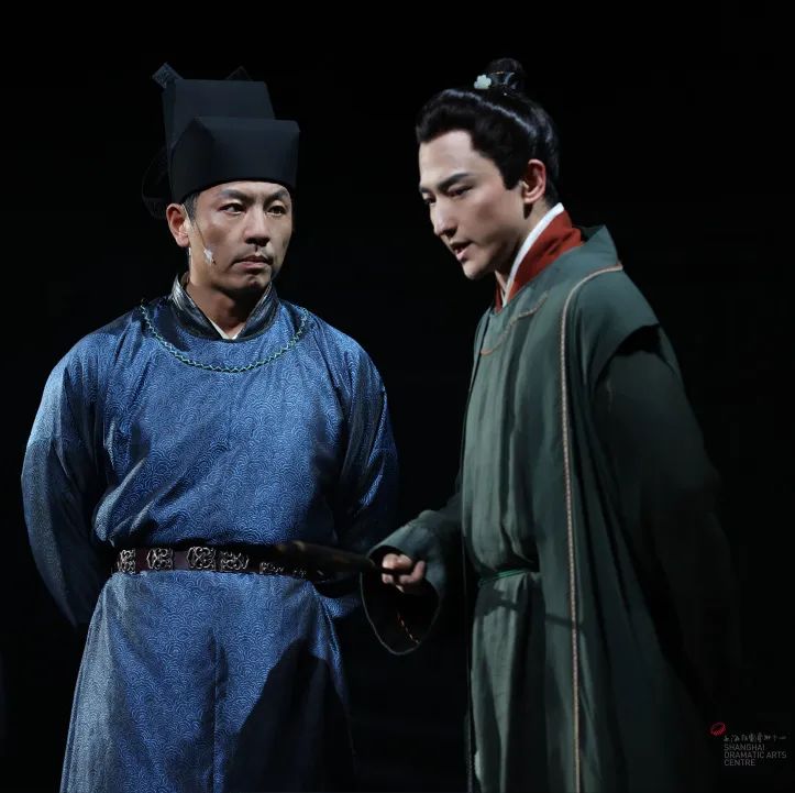 沿着Yuanxiang Lake的海岸以惊人的方式出现“ Xu X