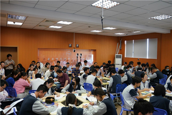 [Pudong]与Hua师范大学相关的Zhoupu中学：“通过看天