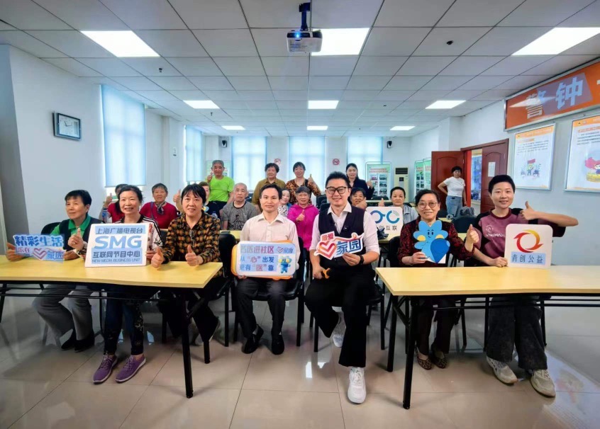 著名的医生去社区送健康。人口的“心脏之家”