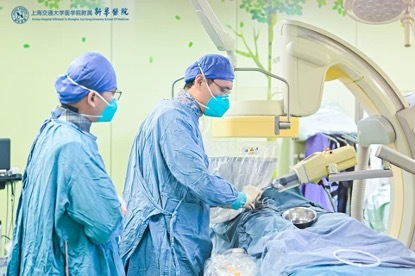 3岁男孩患眼部肿瘤被告知建议“摘除眼球”,在沪治疗后重获正常视力