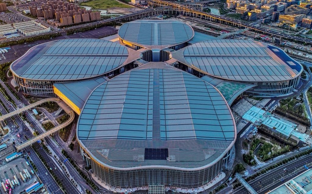 超过100位参展商是第八名