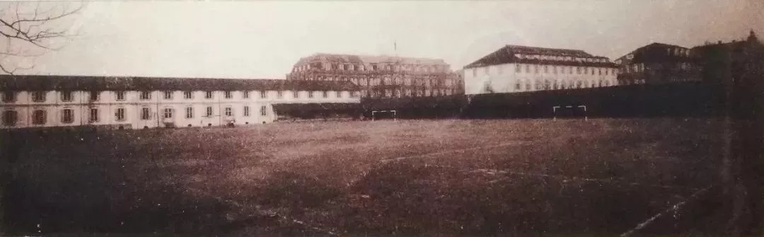 1900年徐汇公学操场.png