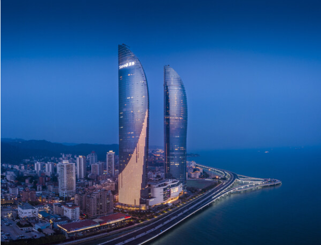 巴西的房地产高管聚集在Xiamen Shimao海峡大楼，以