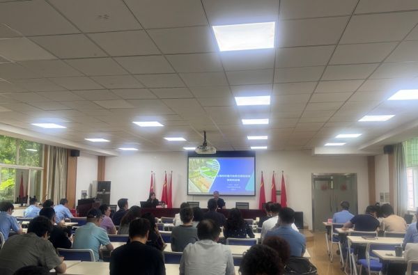 0610_132848192_502.jpg 第三期.jpg