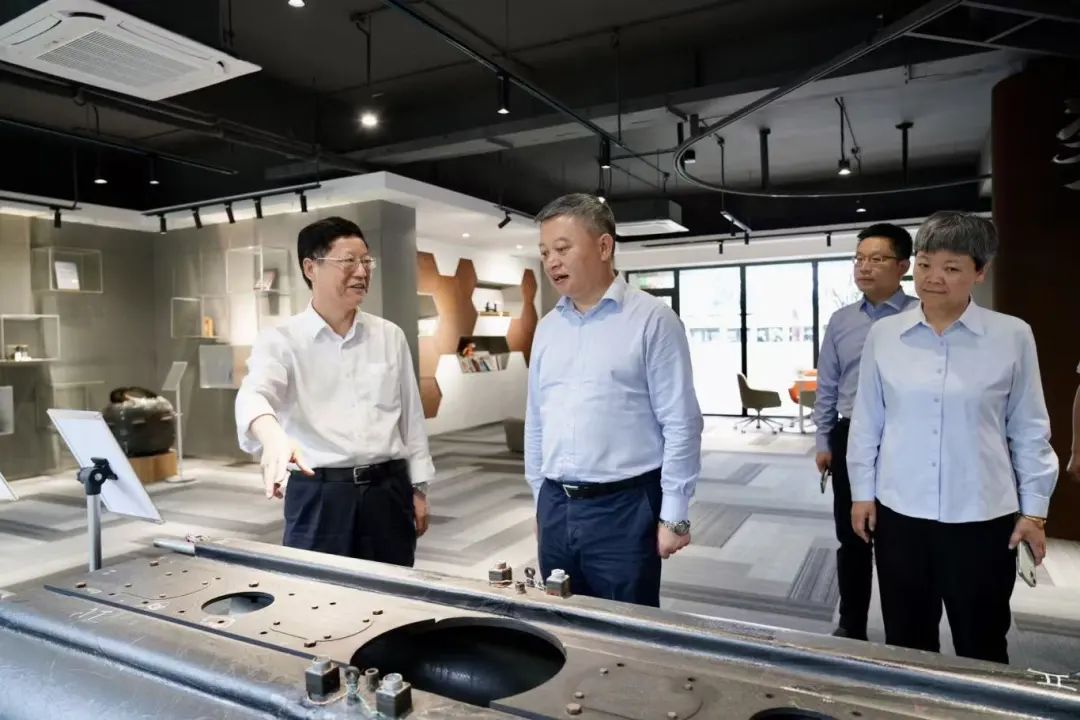 专注于稳定增长和发展发展。地区秘书李·钦霍（Li Chenhao）访问了公司进行调查