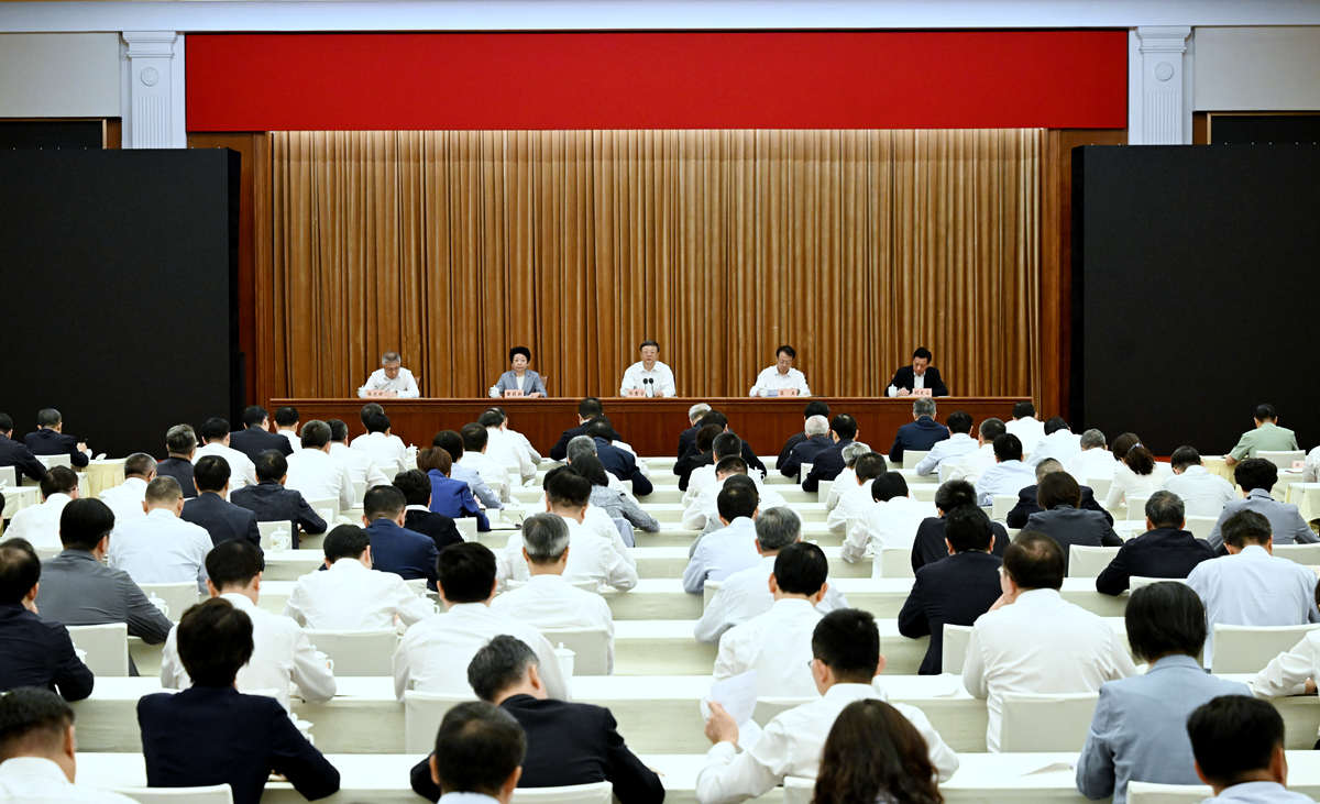 上海已在全面实施中央八法规的精神方面进行了研究