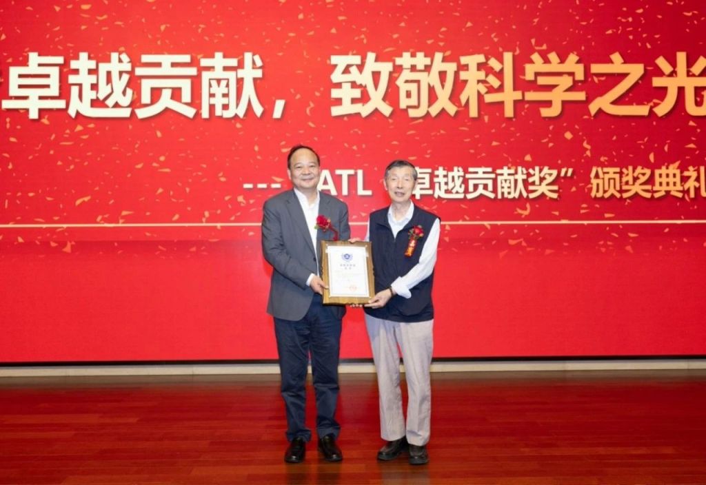 Catl向中国85岁的“锂电池之父”致敬，Zeng Yuqun称他为老师