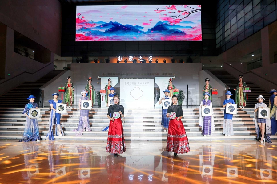 沪郊这个博物馆里,一系列“中国式高定”惊艳亮相,让市民流连忘返