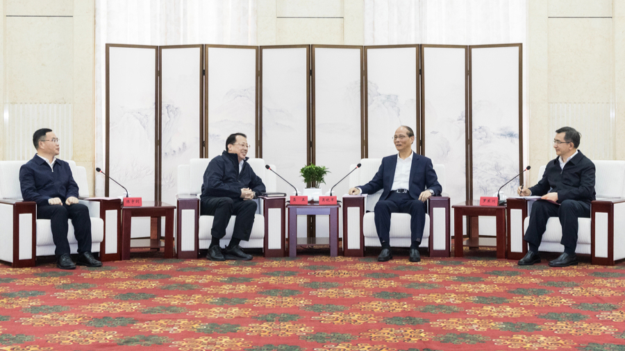 郑郑领导上海代表团在青温和温宁市与旺