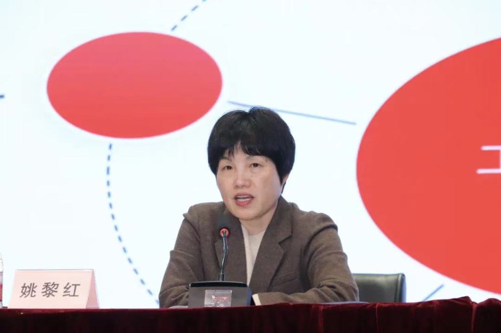 姚利恩（Yao Liyong）和陈·江（Chen Jiang
