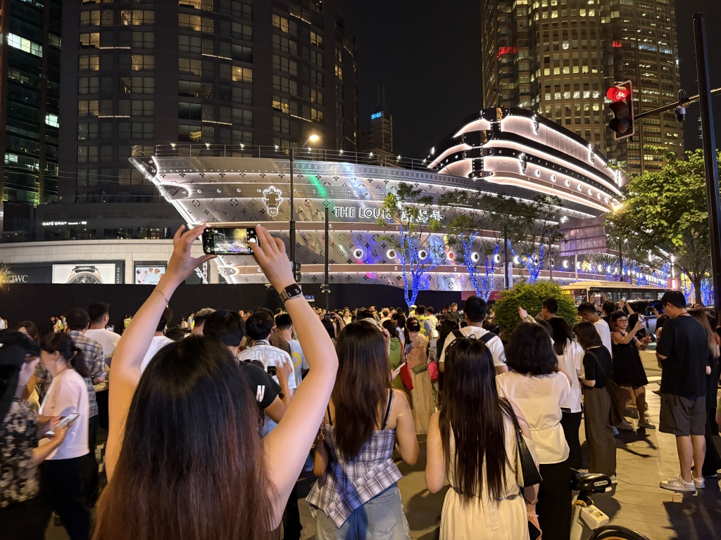 何止“路易号”,选择在上海首发的品牌数不胜数