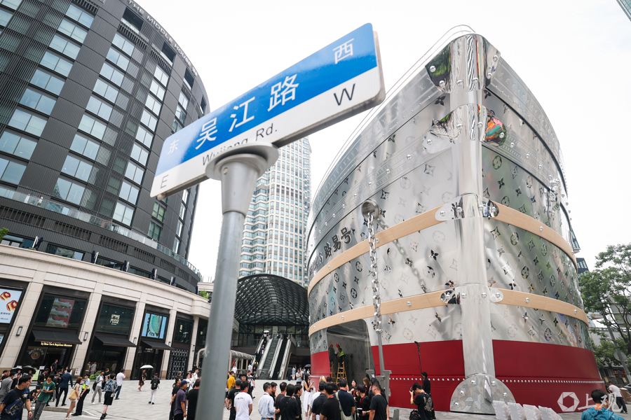 三个月来实现“诅咒-wonderful”！在停放在上海的
