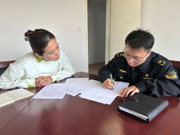 0627_141824034_151.jpg 闵行区市场监督管理局坚持党建引领助力龙吴市场走出一条焕新蝶变之路.jpg