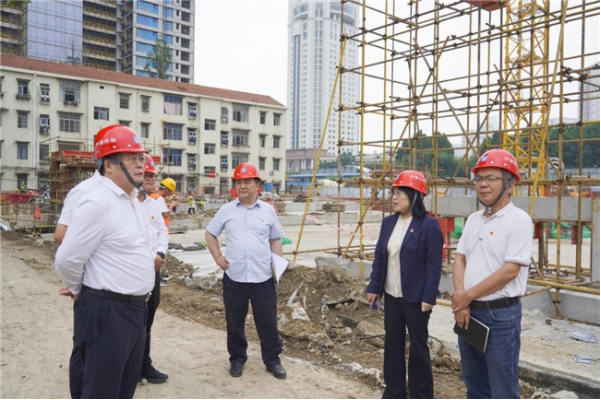 政党建设活动进入建筑工地，并探索建设党建设