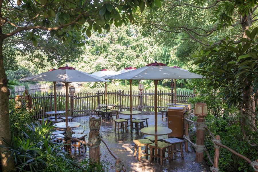 害怕在阳光下旅行时热吗？上海迪斯尼的“酷”