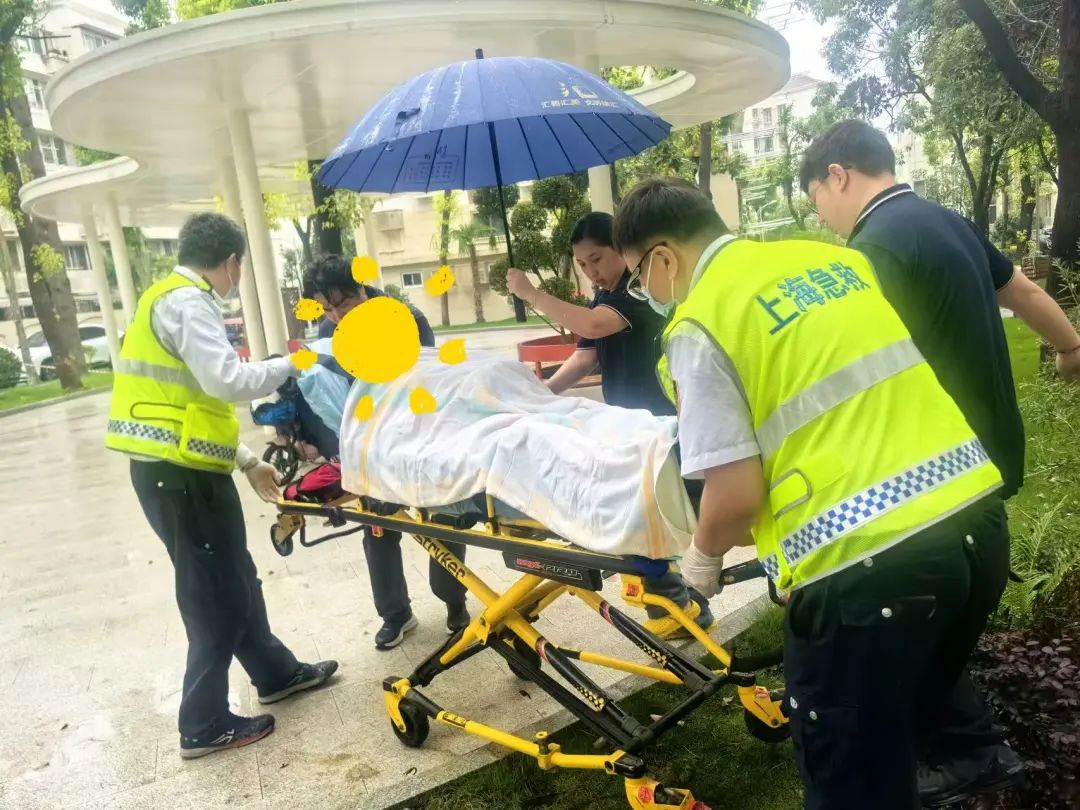 救助老人.jpg