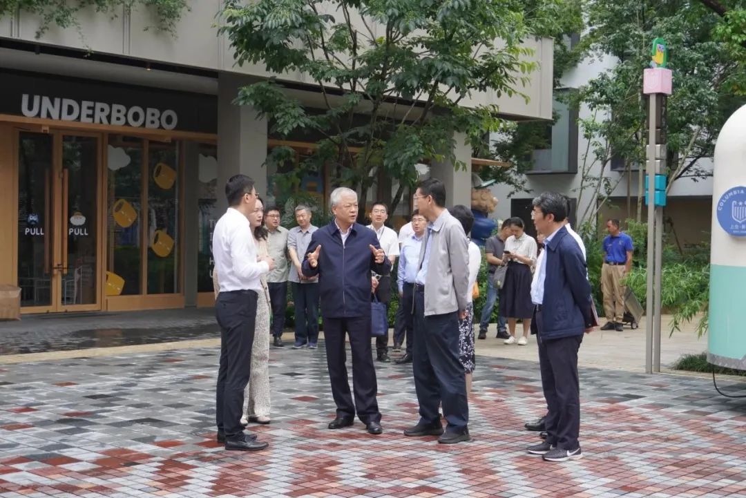 宽阔区启动了国民代表大会，市政当局和地区的