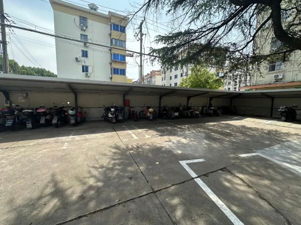 非高峰停车场，新的停车位... Maqiao社区积极放松