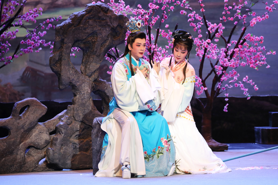 神仙阵容进京,戏迷追成连续剧!上越70周年展演《红楼梦》《梁祝》收官