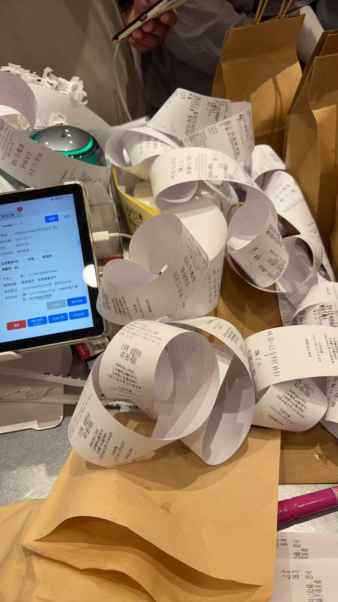 挪瓦咖啡门店爆单(挪瓦供图)