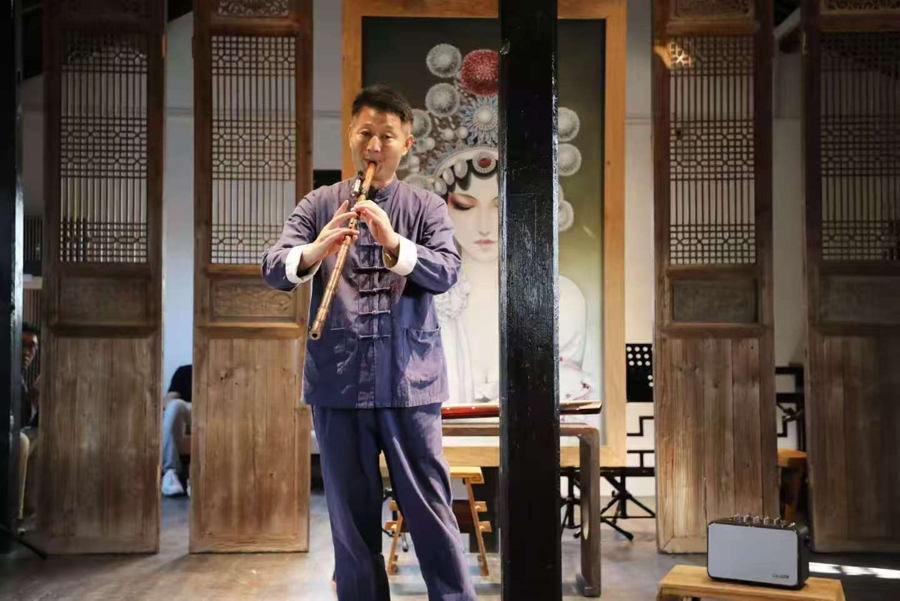 让成千上万的古城镇见面数千年的民间音乐，城