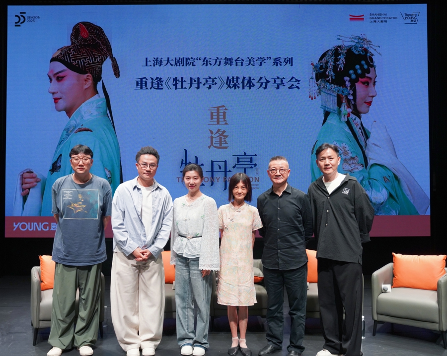 Shan Wen和Zhang Jun Sang“惊人的 -