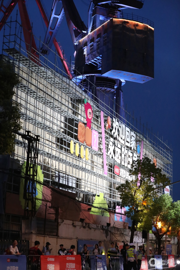 城事37°C!二次元奔赴全球首个“痛岛”,小岛医疗站助玩家满血逛展