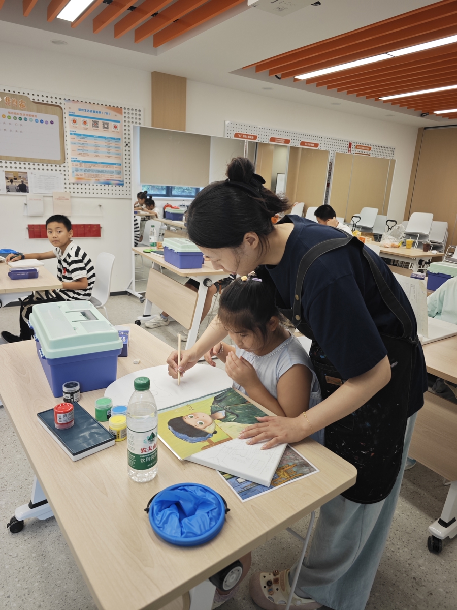 街区里的公益暑托班,解决众多商户的“痛点”,让娃们有了安心去处