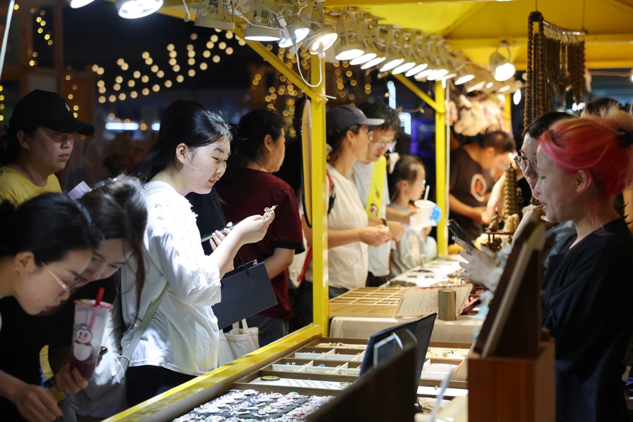 场景｜上海书籍博览会“ Yuejie夜市”首次