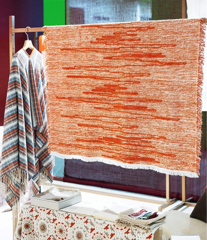 融合云南织锦工艺的氆氇毯